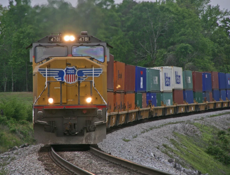 a train has many containers on the side of it