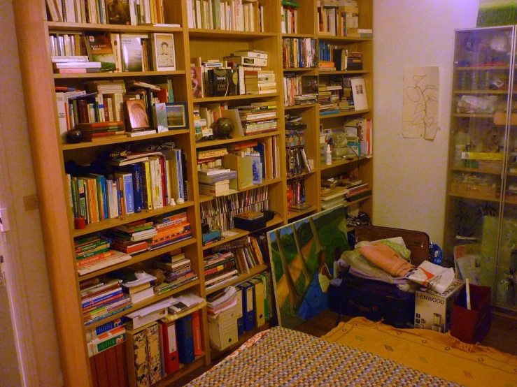 a chair sitting in a room with lots of books on shelves