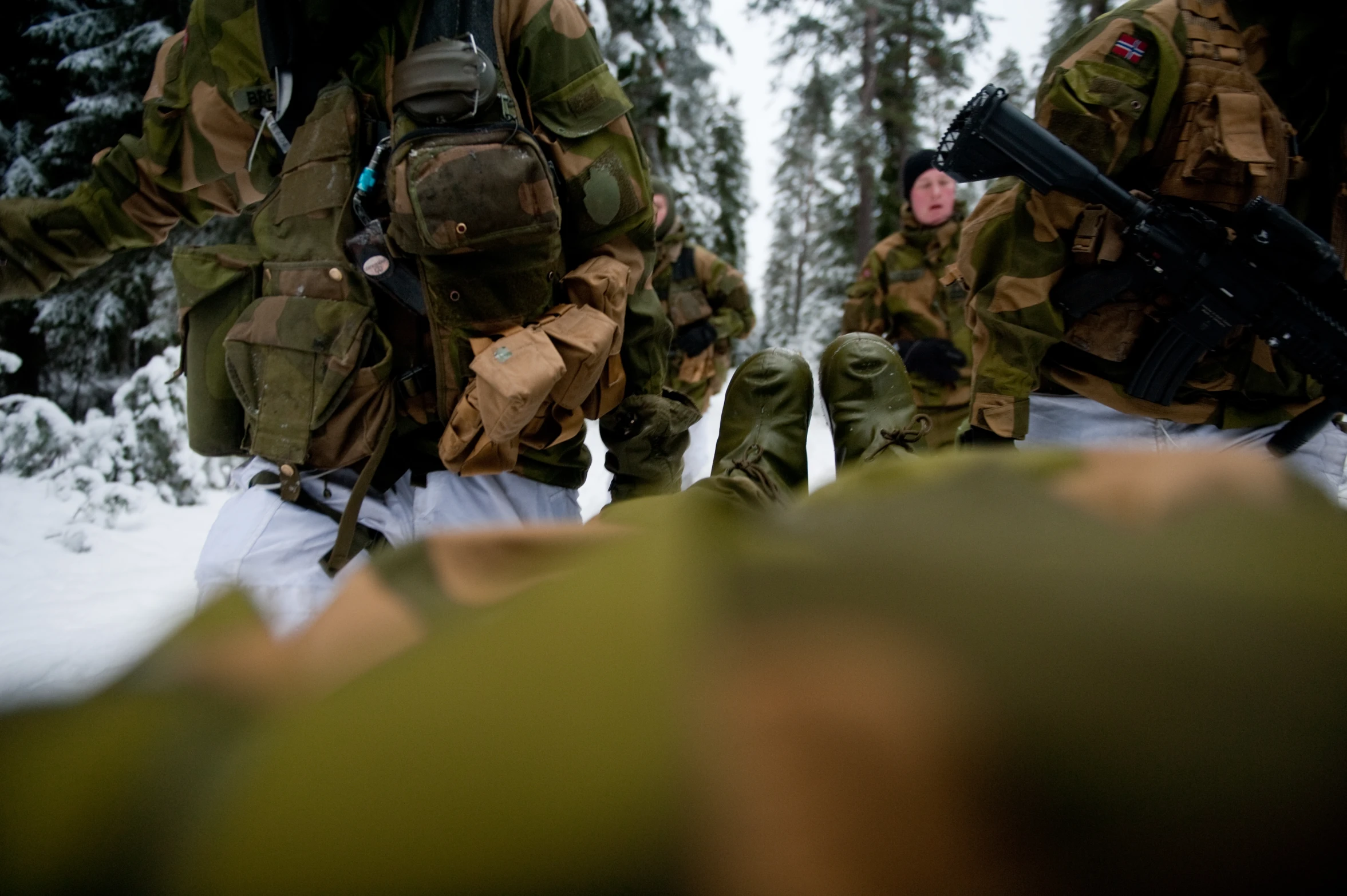 military men with rifles are looking at soing