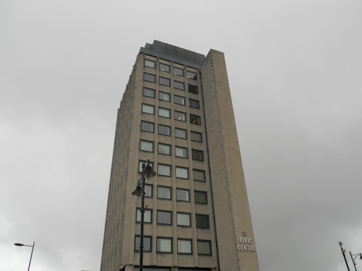 a tall building that has many windows on it