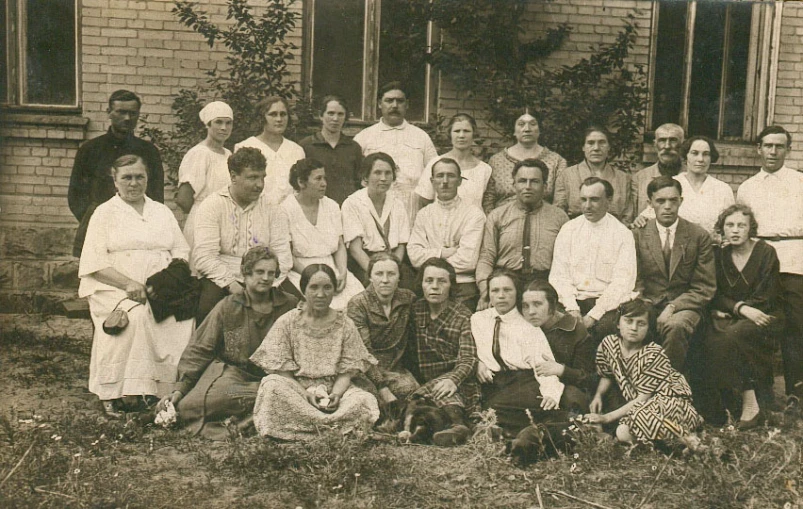 a black and white picture shows many people in old time attire