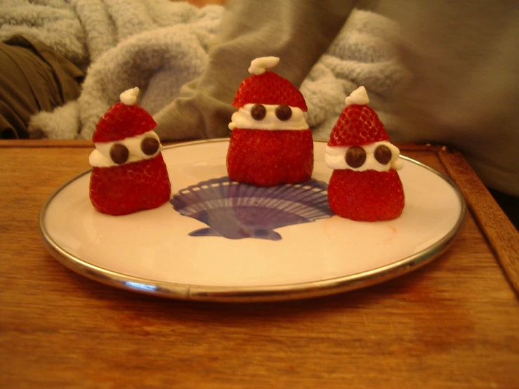 strawberry cups that look like santa claus