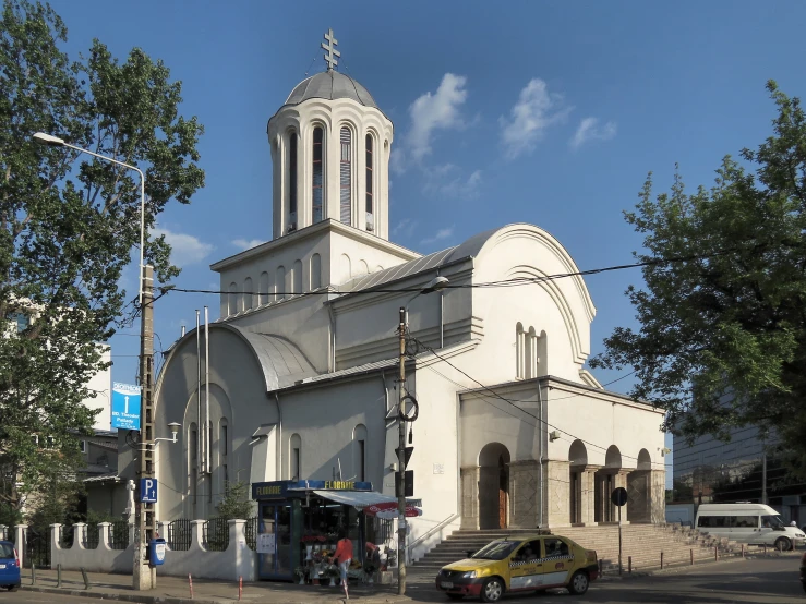 a church and small bus on a street corner