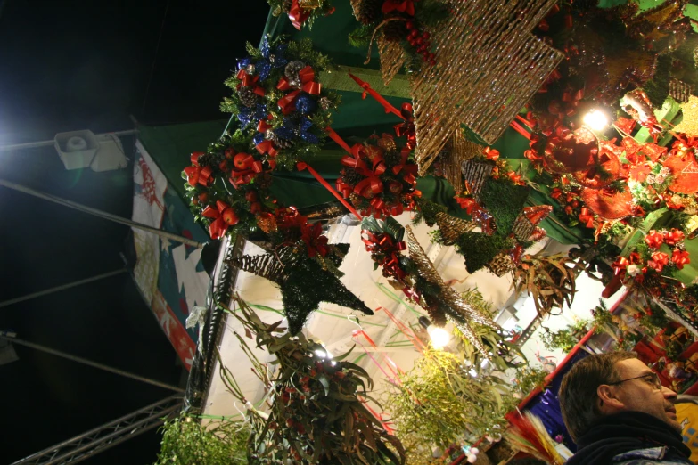 a group of flowers hanging from a ceiling