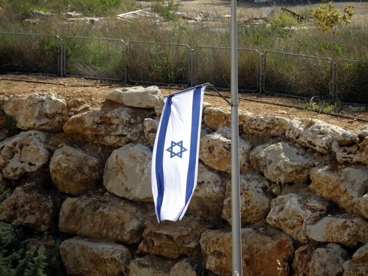 a flag is sticking out of a rock wall