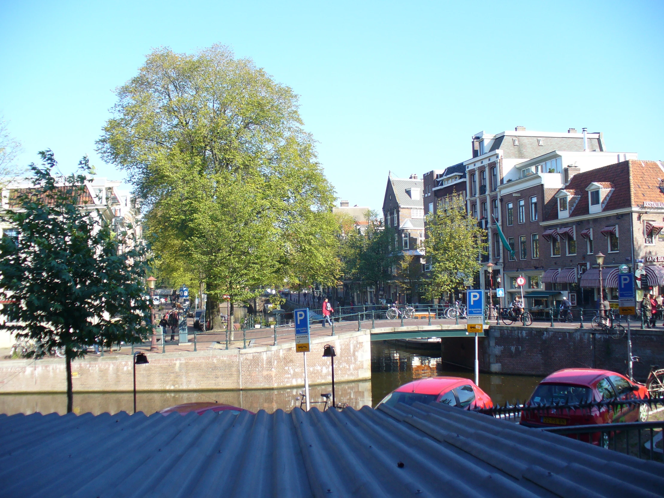 a very pretty view of some houses and water