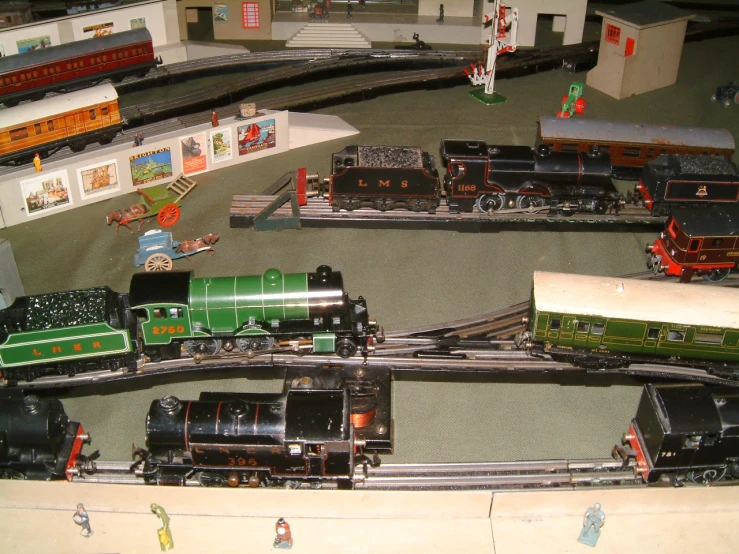 several model trains that are sitting on a display case