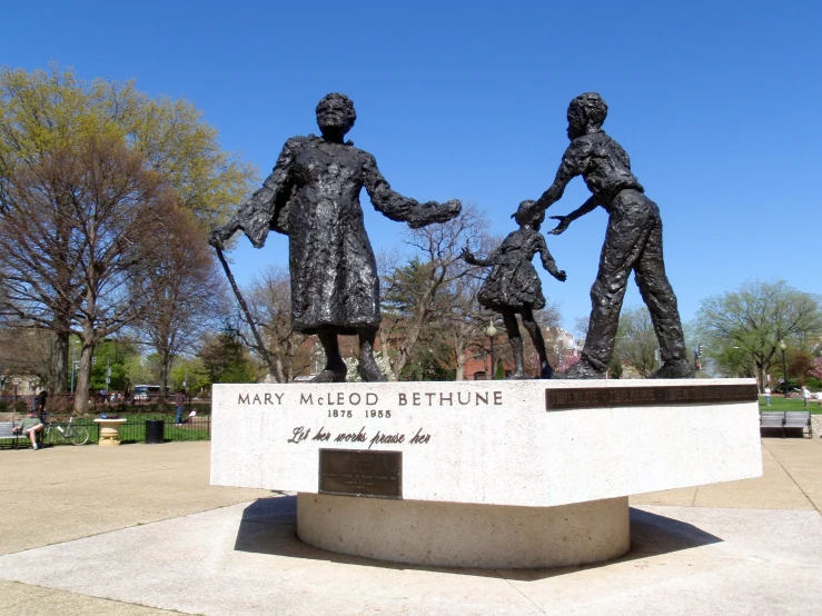 a statue of two people holding hands over a statue