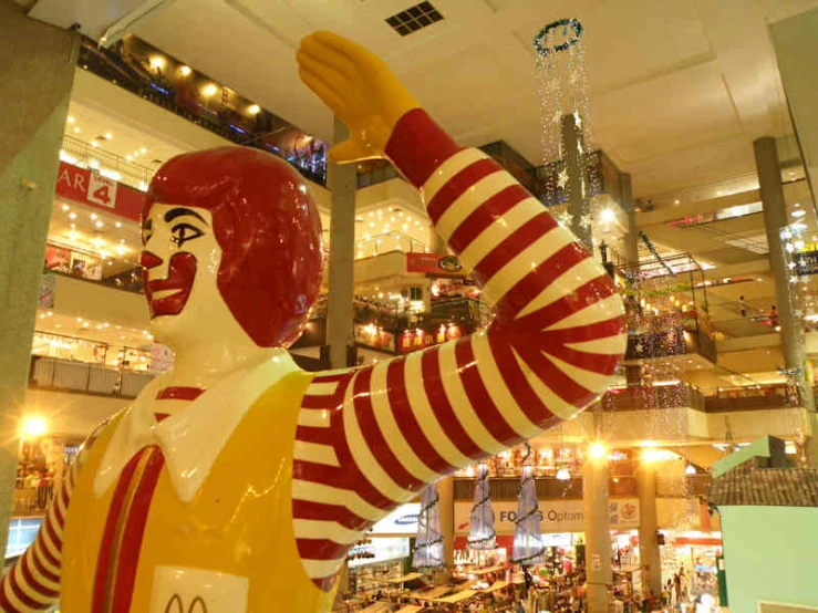 a statue of ronald the red headed king in a mall