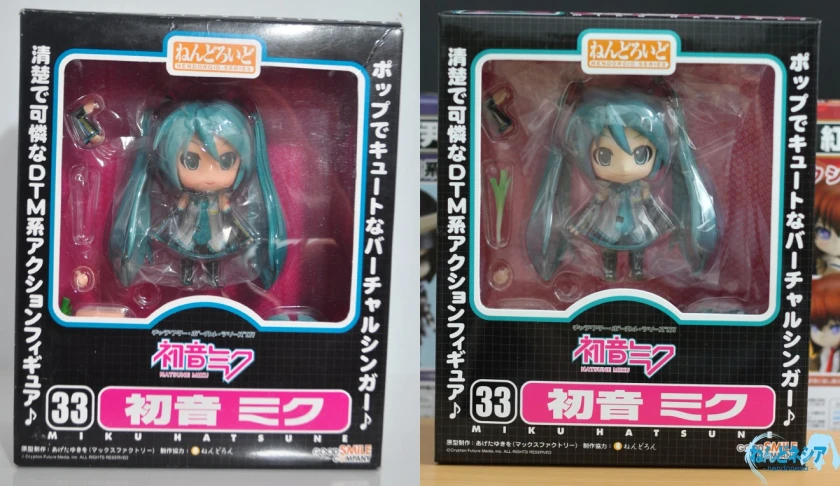 there are two action figures with blue hair in the box