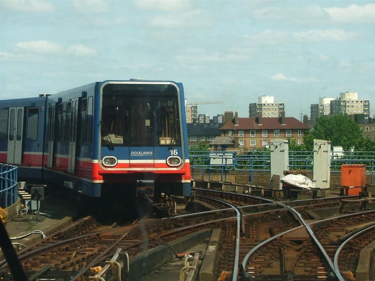 a train in the station next to another set of tracks