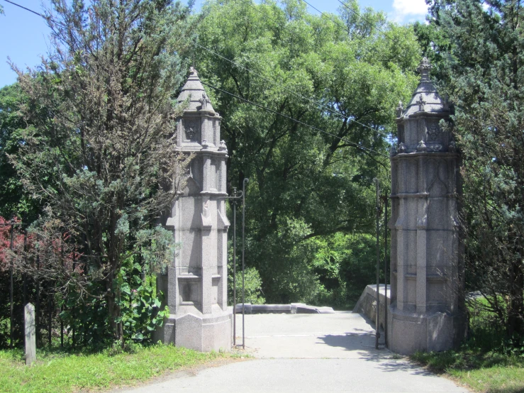 the stone gate leads into a pathway in a park