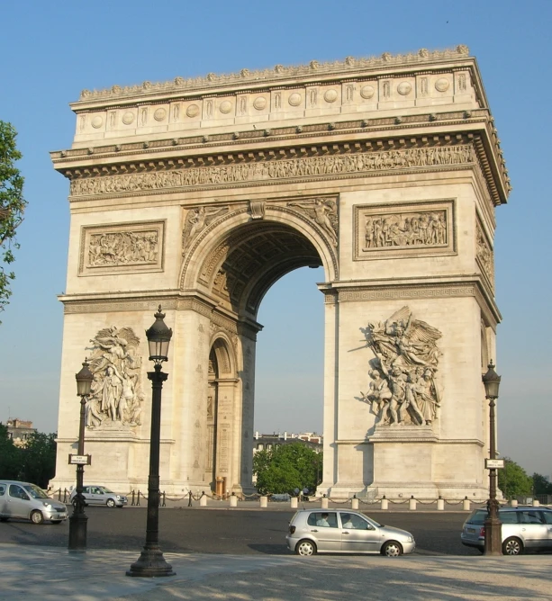 cars parked outside the triumph of paris