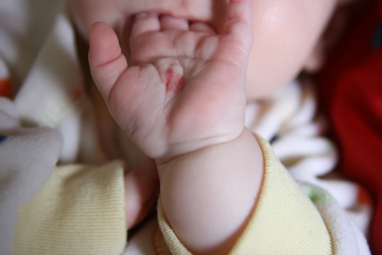 a baby holding it's hand open to show soing