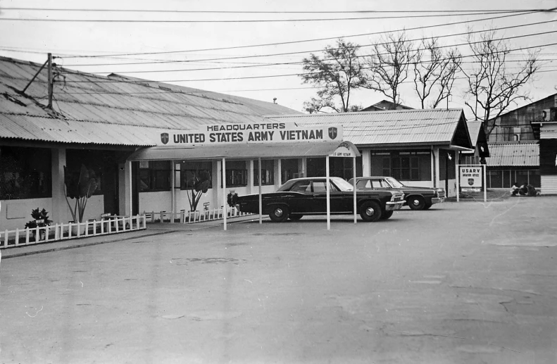 the old po shows a motel in an older city