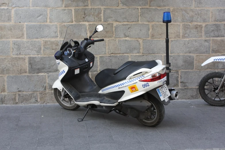 an electric scooter with a back wheel