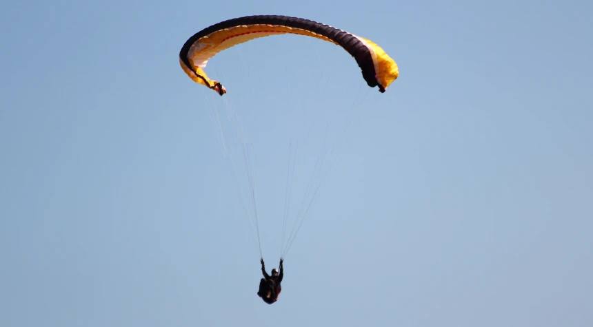 the two para - sailors are trying to pull the parachute