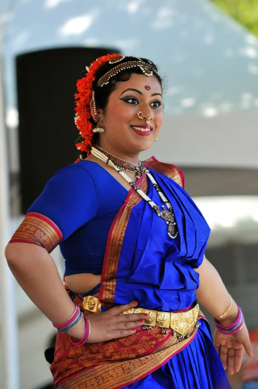 the woman wearing an indian costume poses for the camera