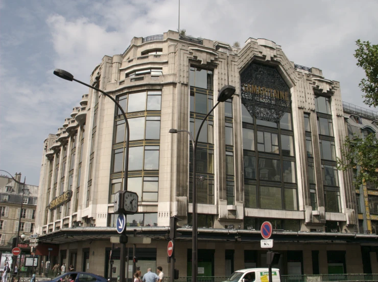 a street scene with focus on a large building and traffic