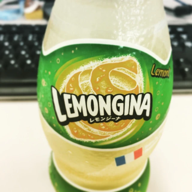 this lemonade is a lemon flavor beverage