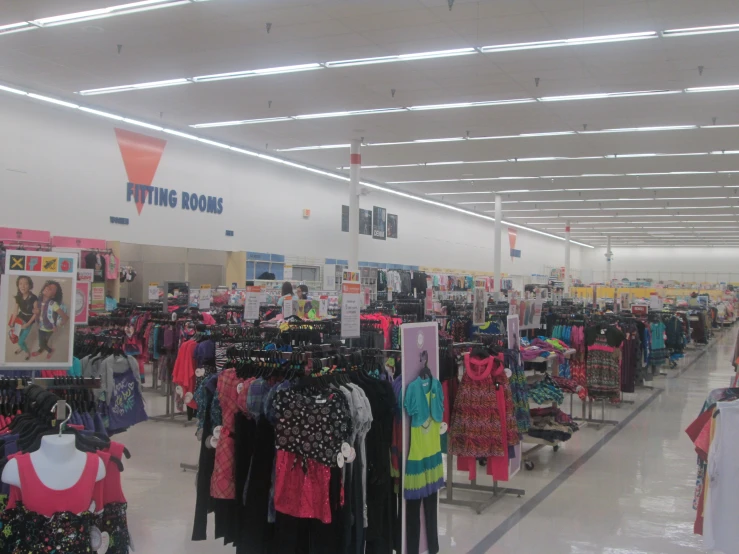 clothes are being displayed in a store called shopping hours