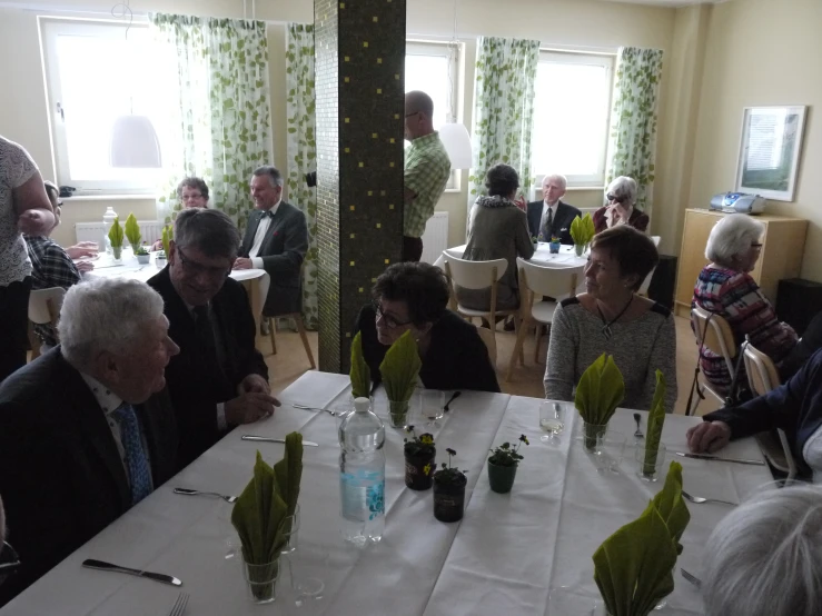 people are sitting at tables in a restaurant