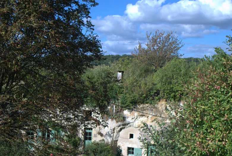 a house is seen from the outside through trees