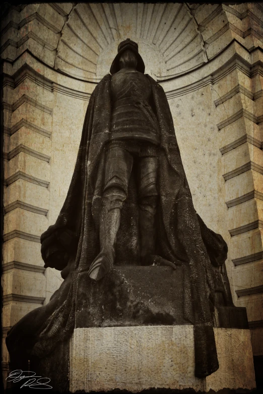 the tall statue is in front of a white building