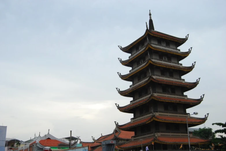 an image of a tall building on the edge of a city street