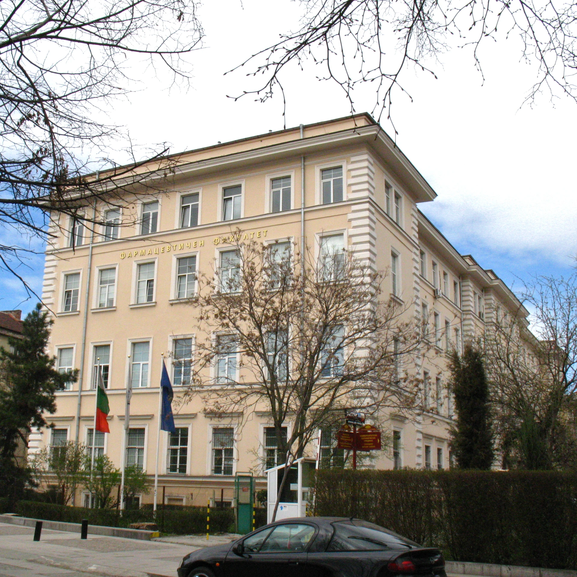 a car is parked outside of a very large building