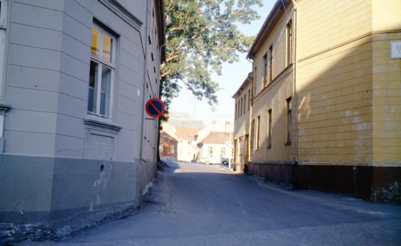 there is a red and blue sign in the middle of the street