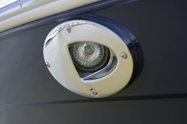 the front corner of a vehicle with a light in it