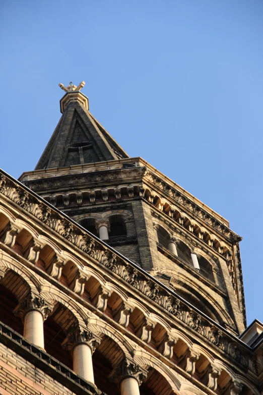 a building has a cross and an crucifix on it