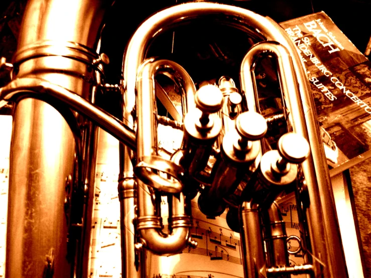 a double bell trombone with nozzles sits in an old - looking po