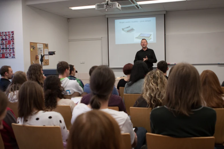 a speaker is speaking in front of an audience