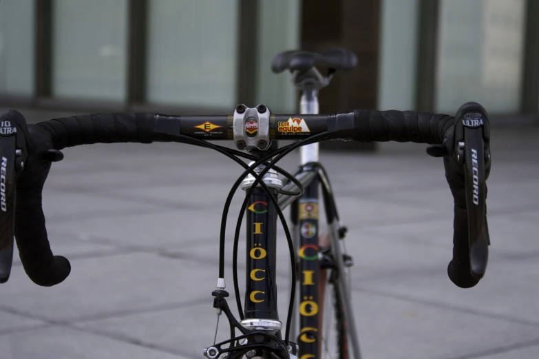 the handlebars on this bicycle are decorated with various colors