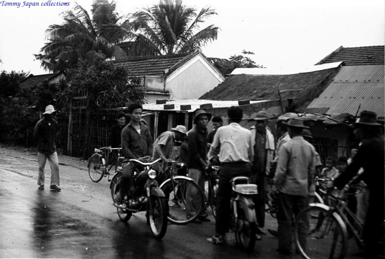 there are many people on bikes at this time