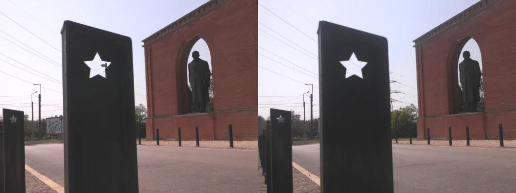 there are statues of people standing in front of a building