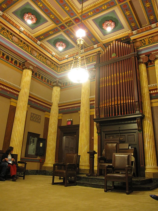 the room has columns and is very decorated