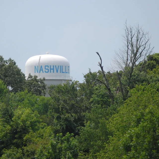 a big water tower with the name nashville written on it