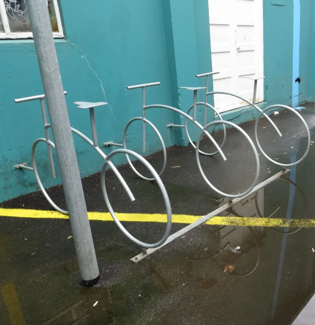 a row of bike racks that have bicycles 