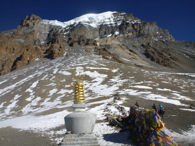 a very tall snowy mountain with many stuff in it