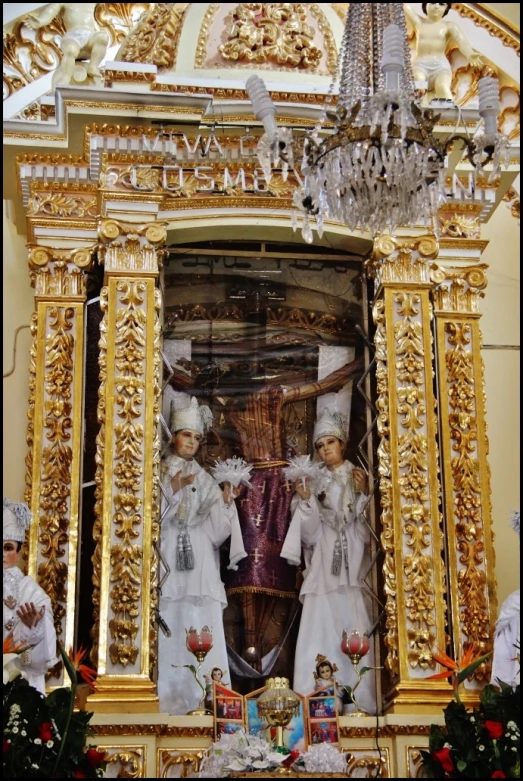 a statue of popes in ornate white outfits