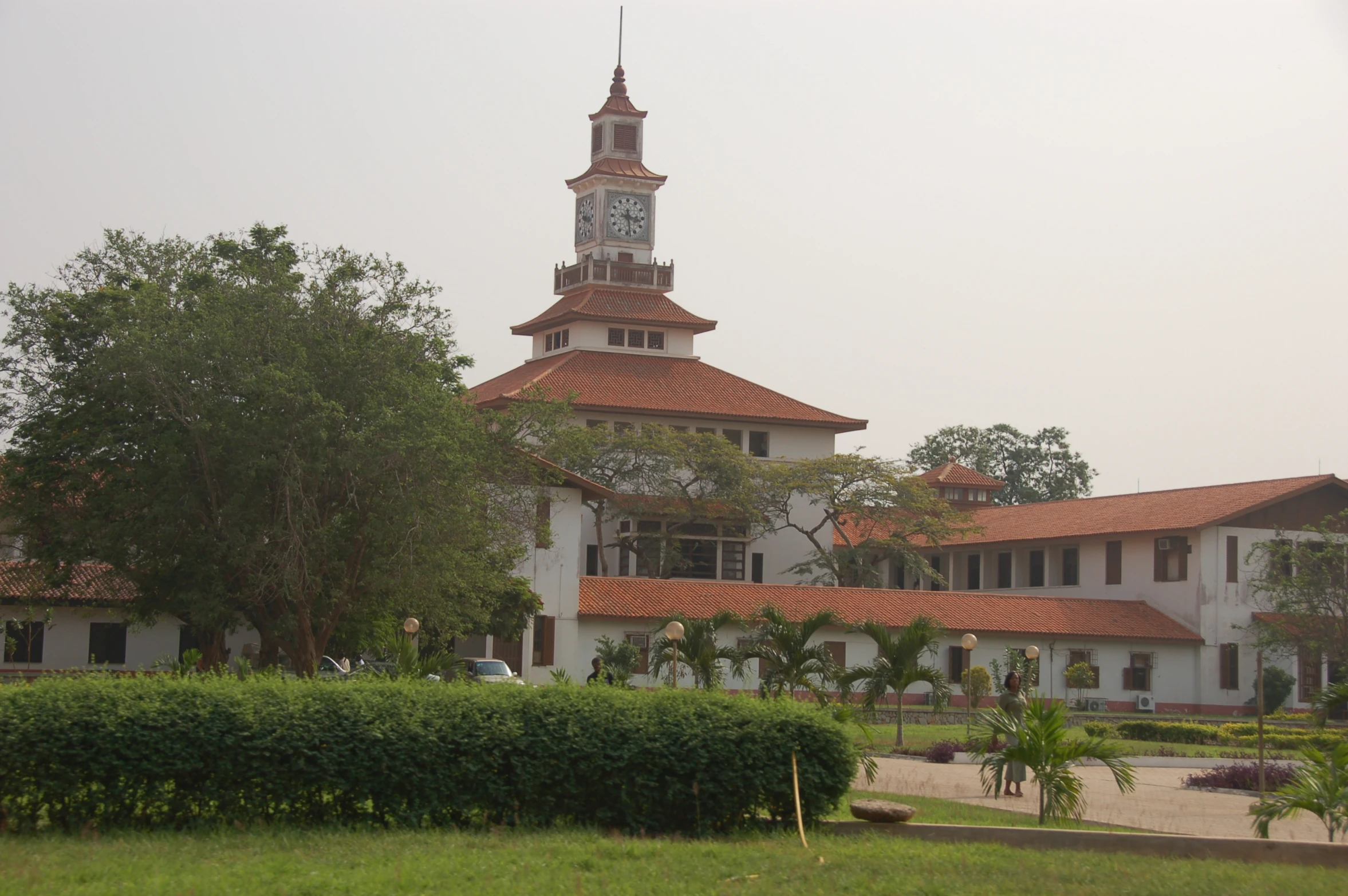 there is a building that has a clock tower in front