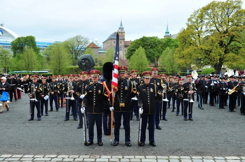 military men and women standing in front of the crowd