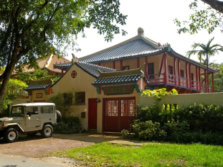 an old building in a tropical setting is shown