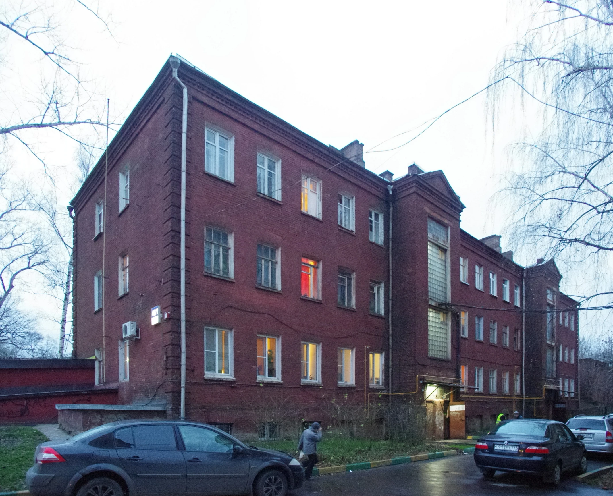 several cars in front of an apartment building