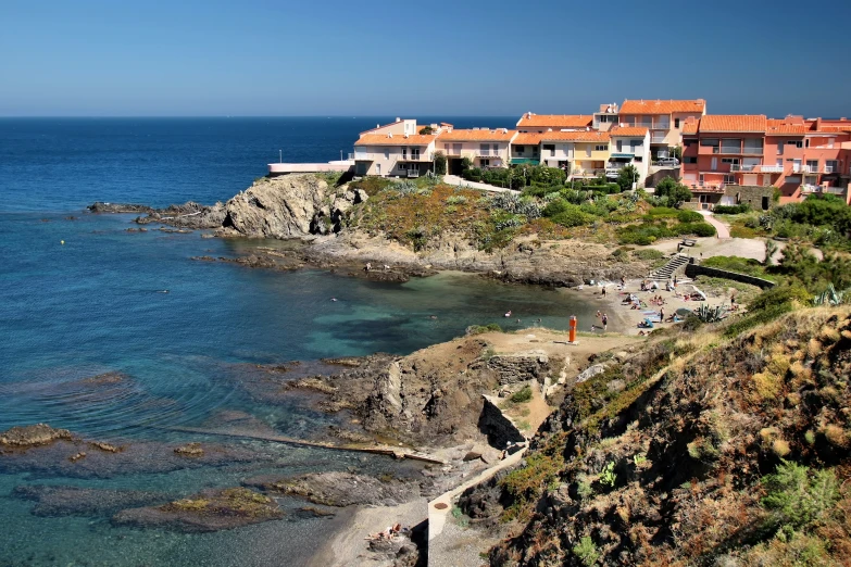 an image of a beach area with houses on the water