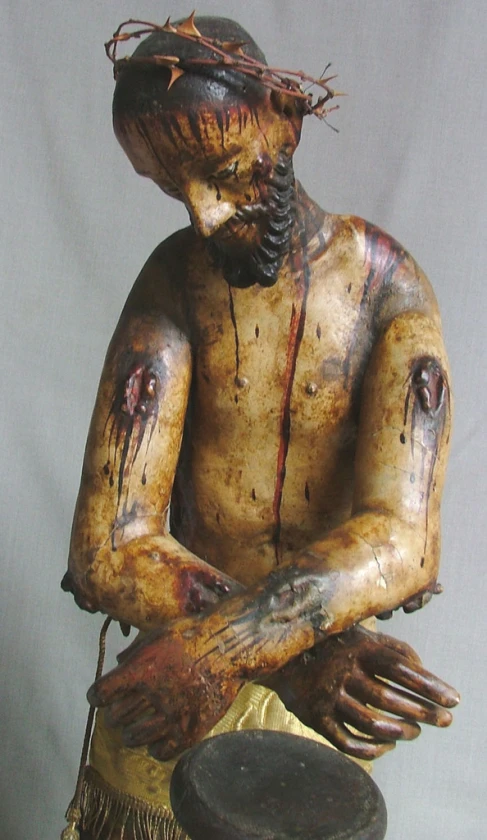 a statue with some skin on it and hands