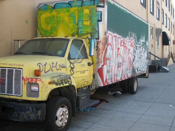 a semi truck that is painted yellow and blue